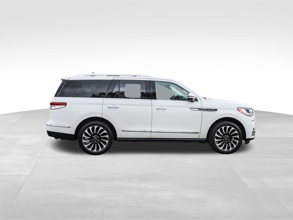 Thumbnail: 2022 Lincoln Navigator - 6