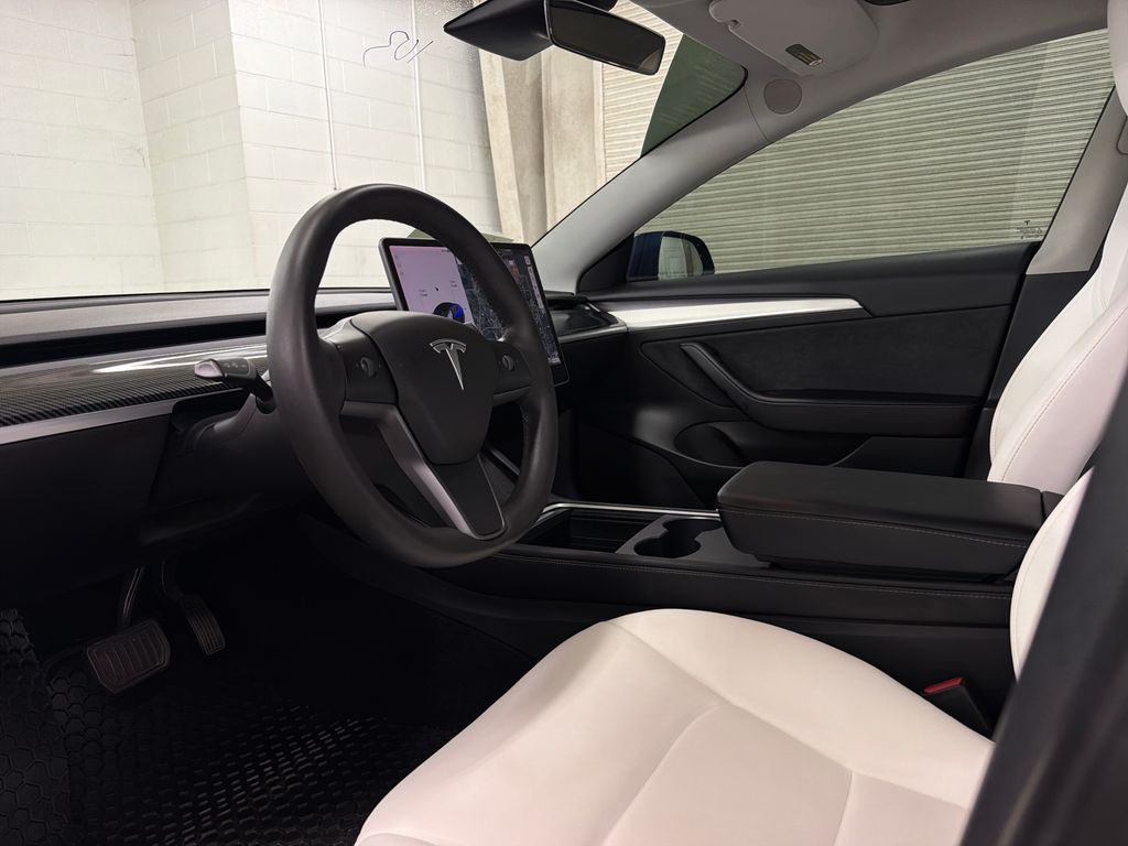 Used 2022  Tesla Long Range image 5