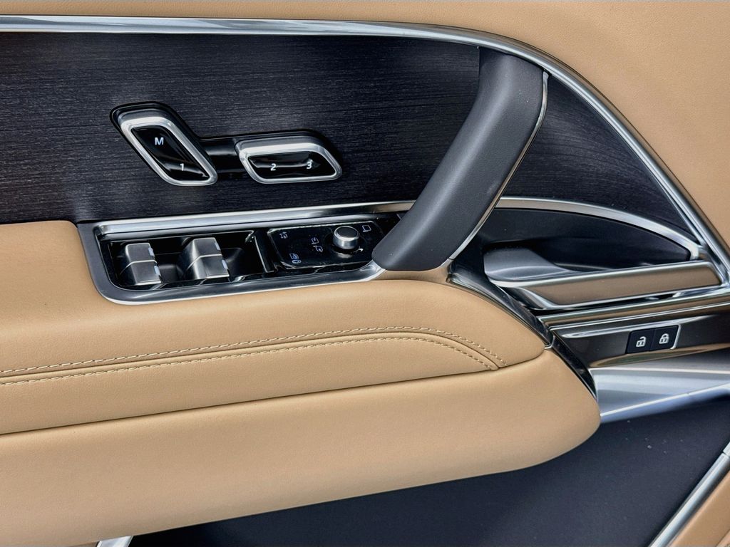 Thumbnail: 2026 Land Rover Range Rover - 23