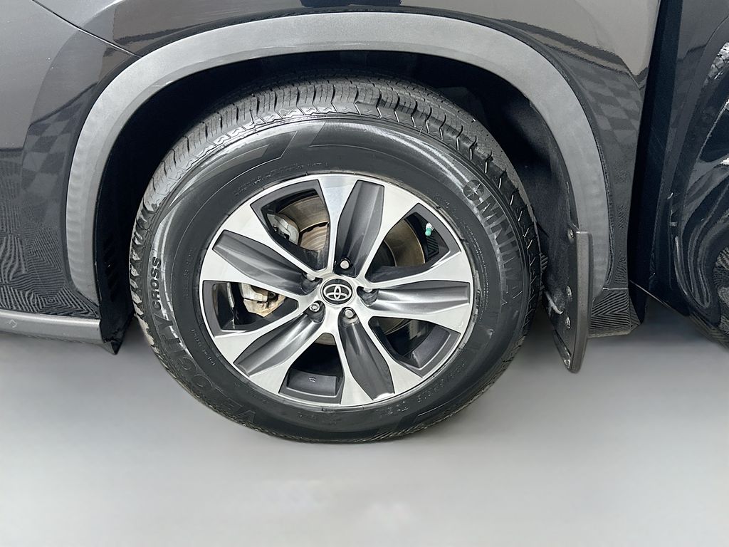 Thumbnail: 2021 Toyota Highlander - 31