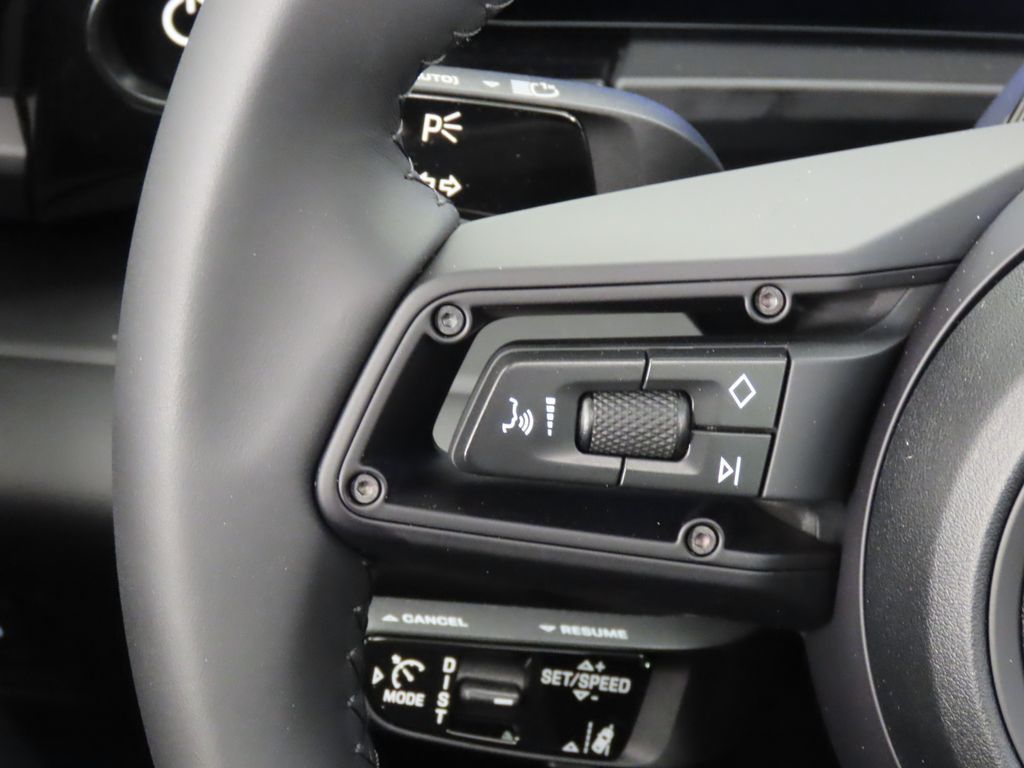 Thumbnail: 2026 Porsche Macan - 20