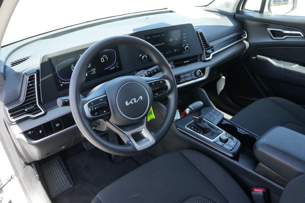2025 Kia Sportage LX - Photo 10