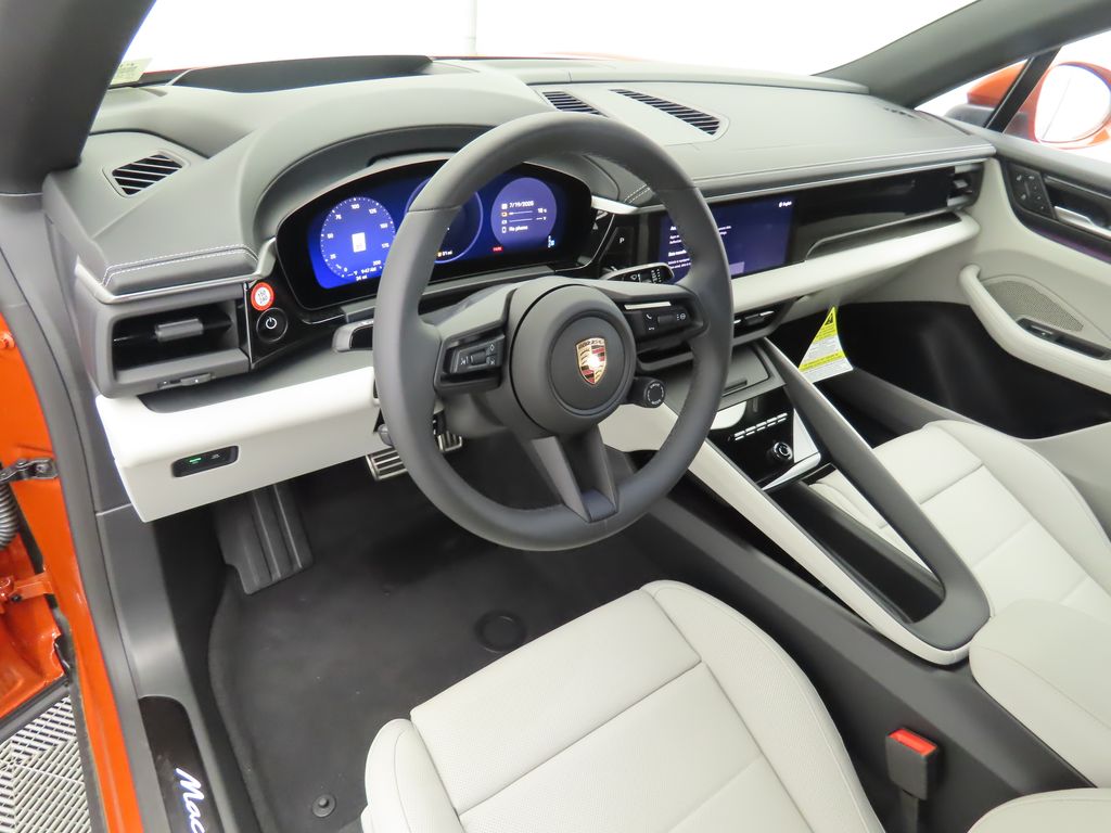 Thumbnail: 2025 Porsche Macan - 4