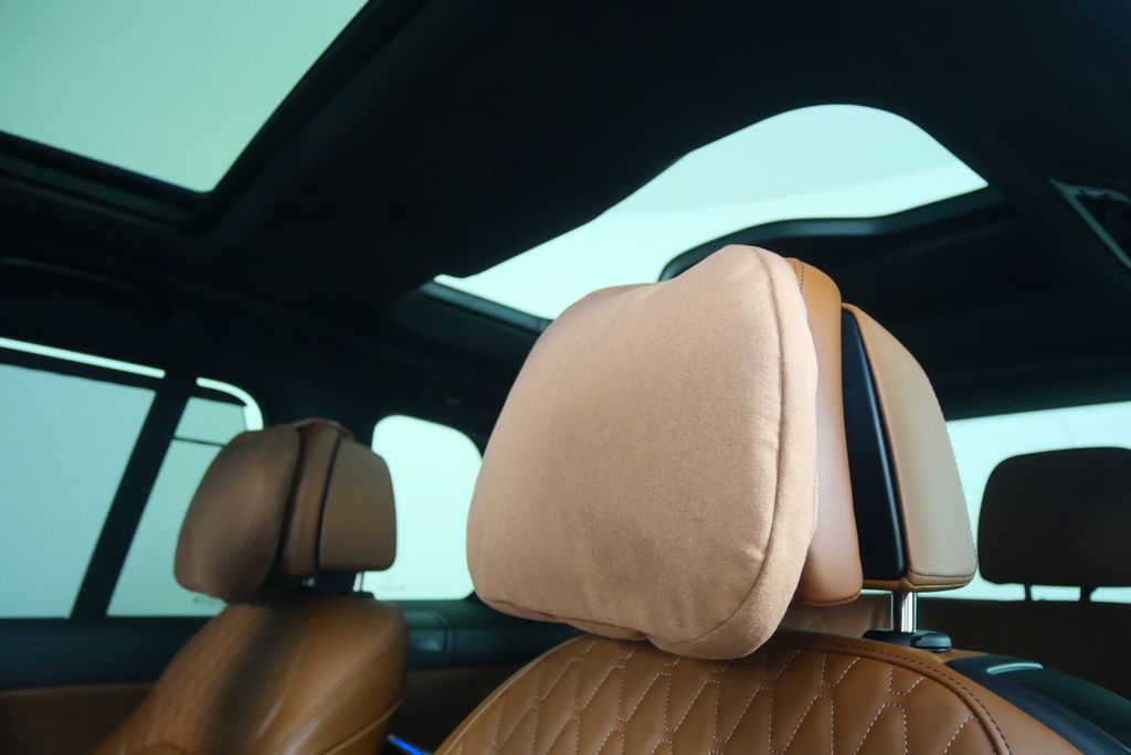 Thumbnail: 2026 BMW X7 - 17