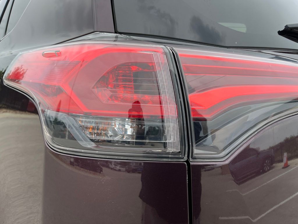 Thumbnail: 2018 Toyota RAV4 - 25