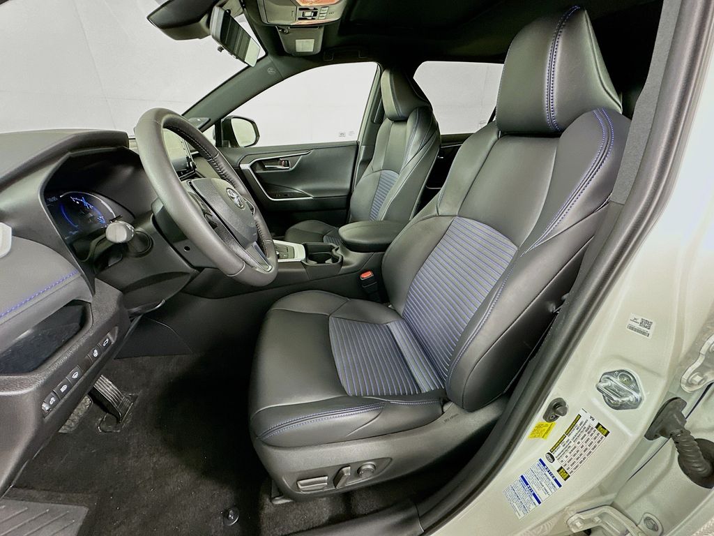 Thumbnail: 2021 Toyota RAV4 - 21