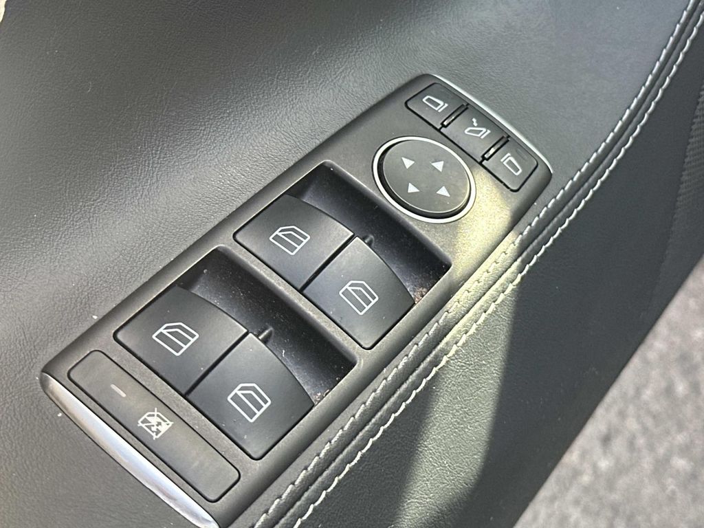 Thumbnail: 2020 Tesla Model S - 31