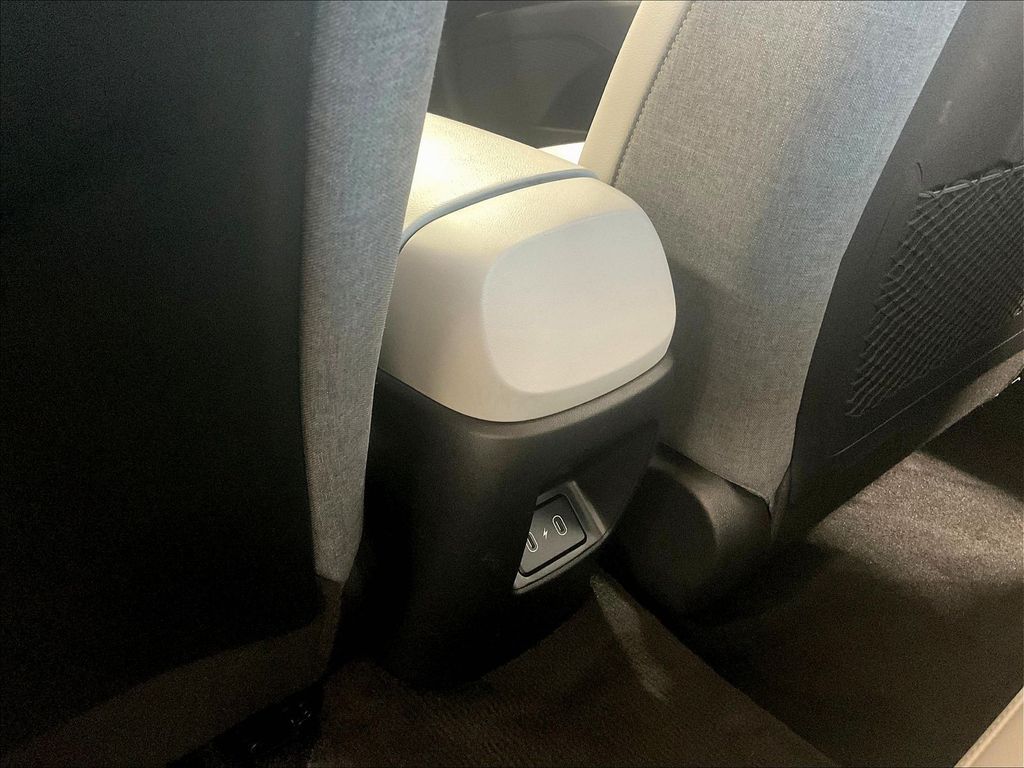 2025 Hyundai Elantra — photo 28