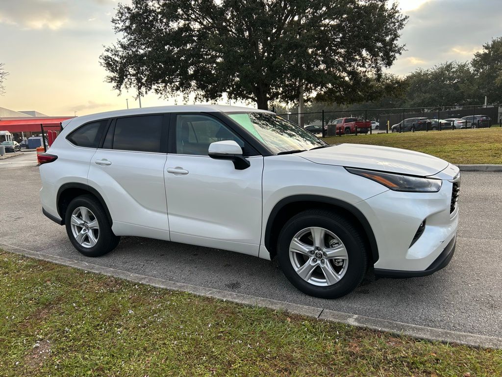 Thumbnail: 2024 Toyota Highlander - 7