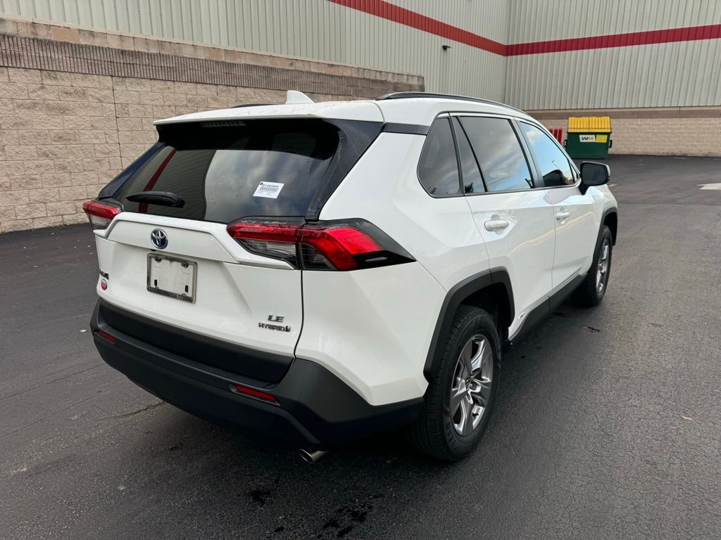 2022 Toyota RAV4 LE 5