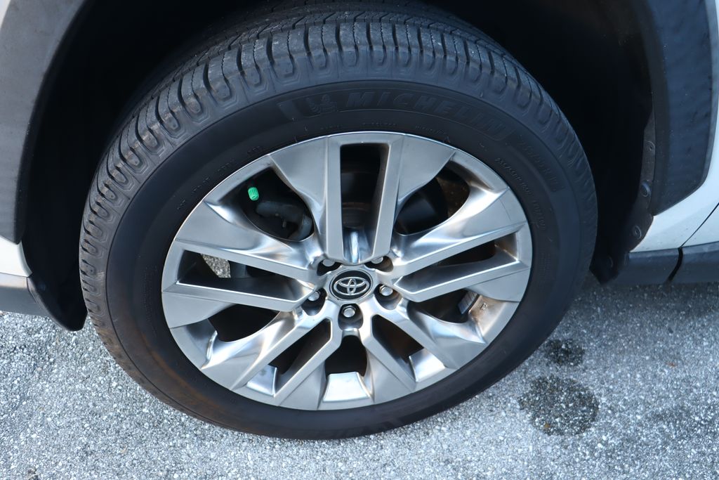 Thumbnail: 2021 Toyota RAV4 - 4