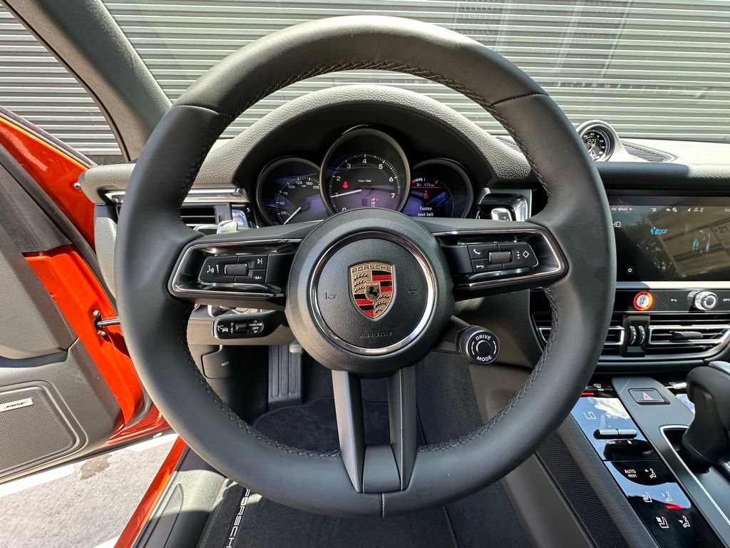 Thumbnail: 2025 Porsche Macan - 19