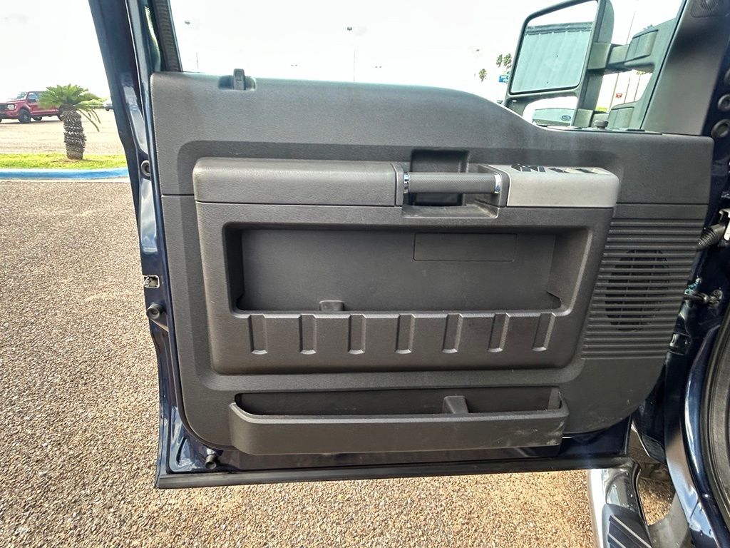 Used 2016  Ford Lariat image 11