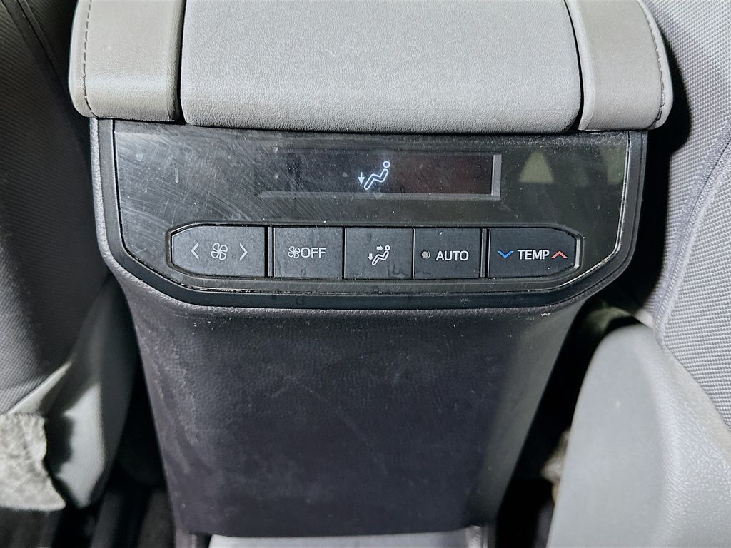 Thumbnail: 2023 Toyota Highlander - 25