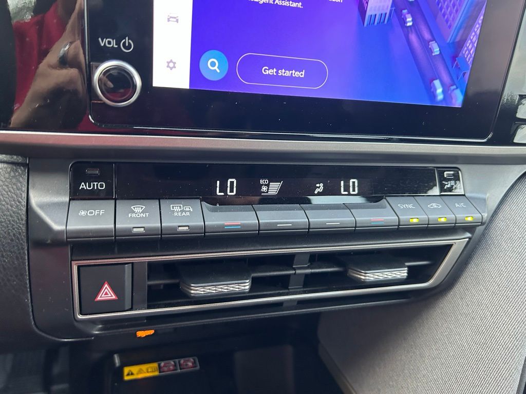 Thumbnail: 2025 Toyota Camry - 25
