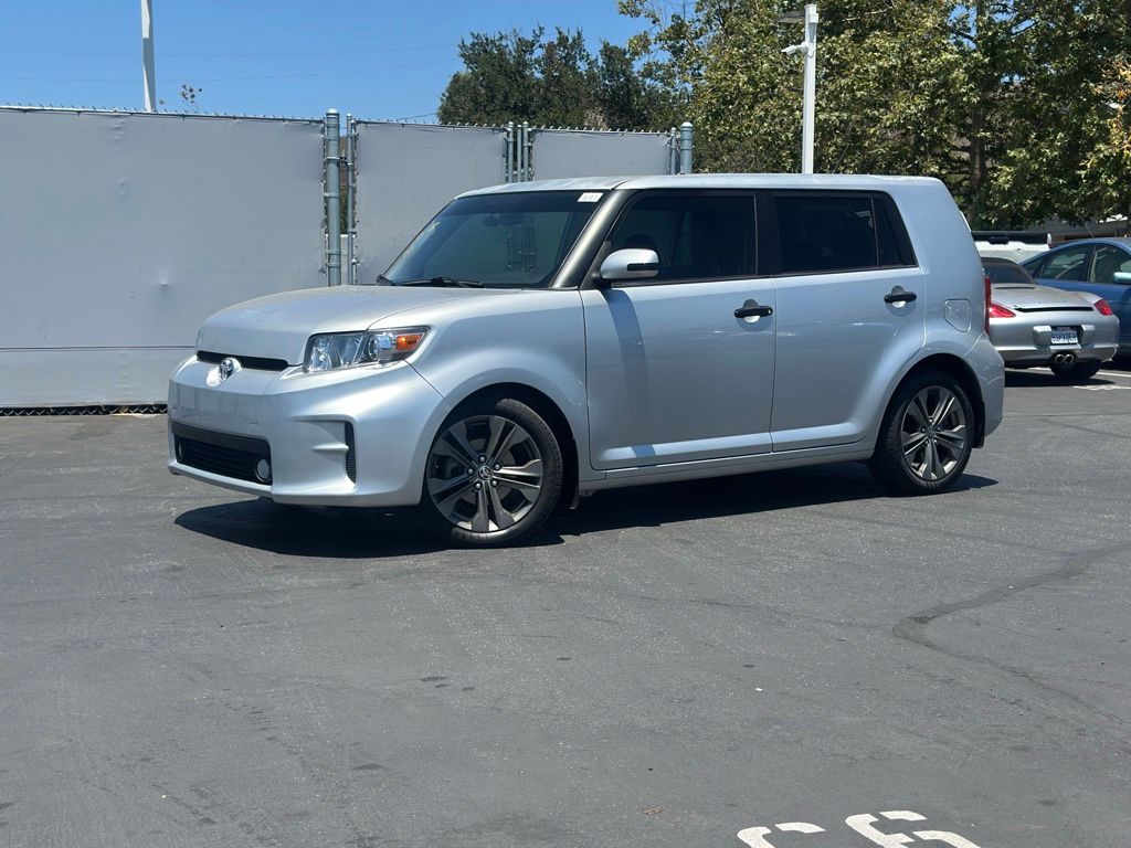 Classic Silver Metallic 2012 Scion xB Wagon Front-Wheel Drive 5-Speed Manual