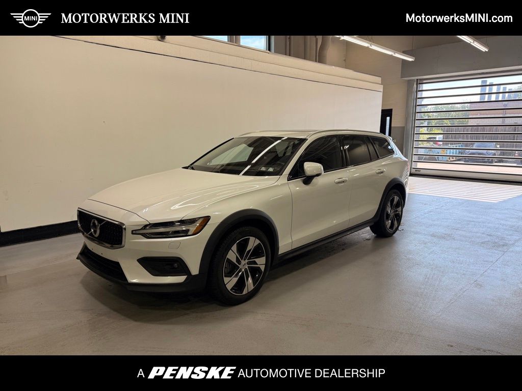 Thumbnail: 2022 Volvo S60 - 1