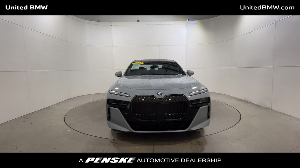 Thumbnail: 2025 BMW 7 Series - 3