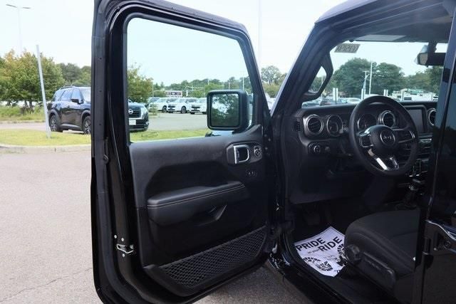 2023 Jeep Gladiator Overland 13