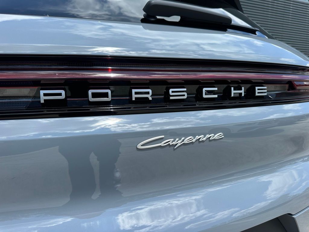 Thumbnail: 2026 Porsche Cayenne - 14
