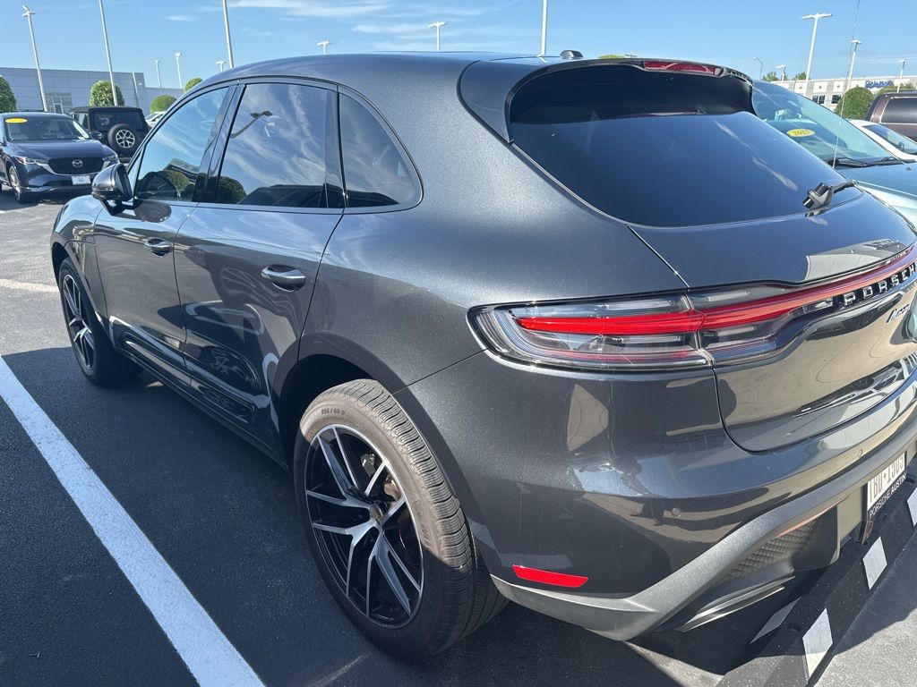 2022 Porsche Macan Base 8