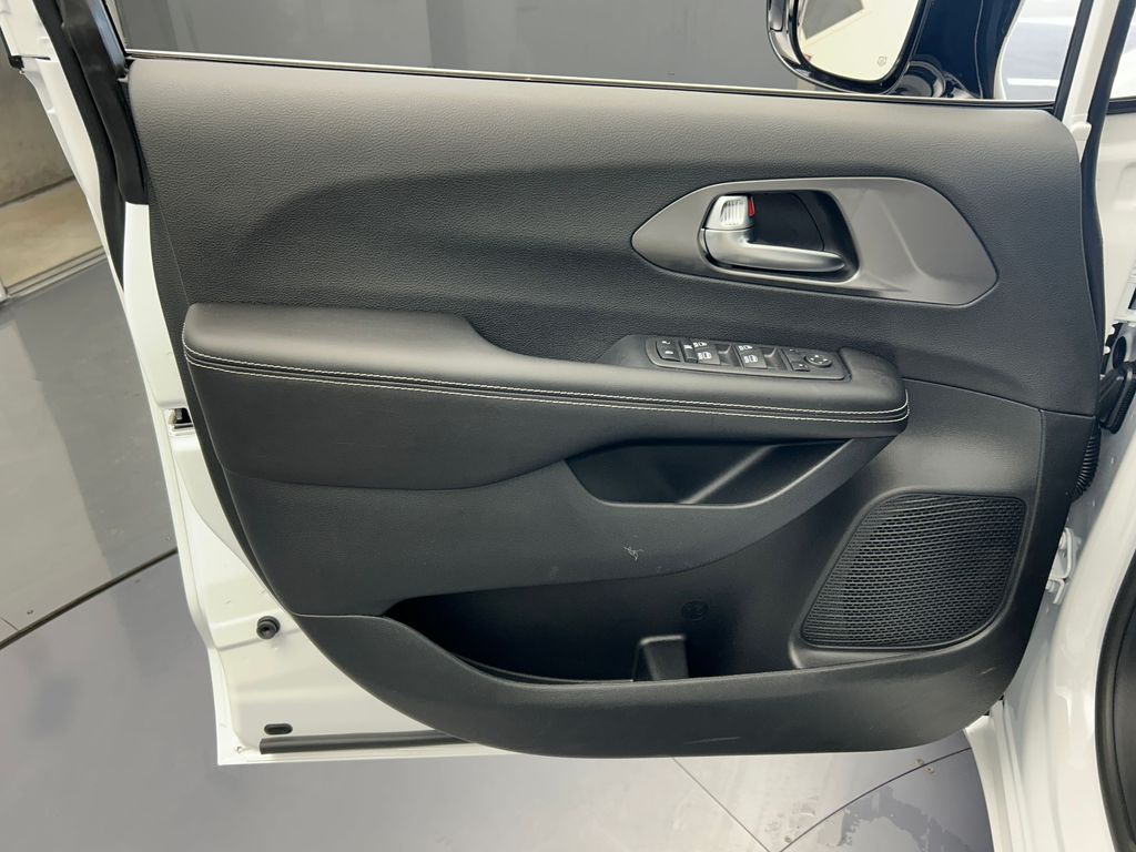 New 2026 Bright White Clearcoat Chrysler LX image 15