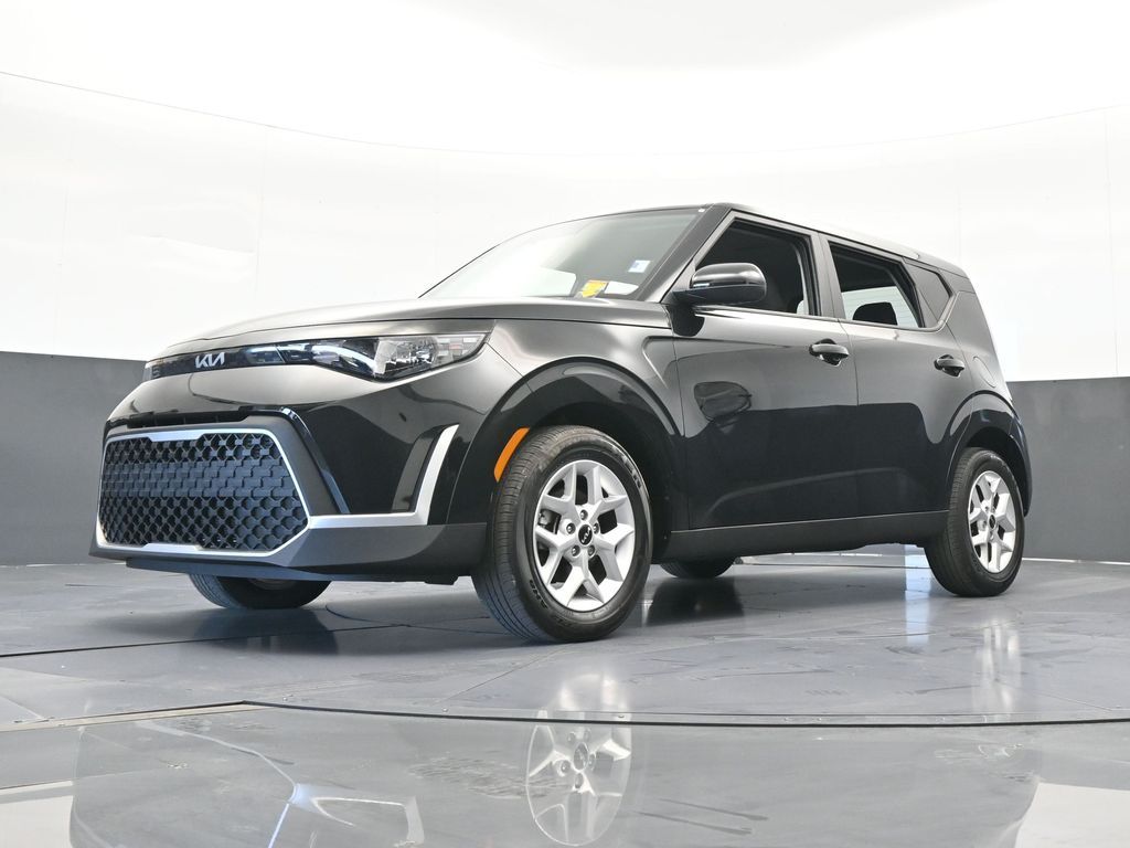 Used 2023 Fusion Black Kia LX image 48