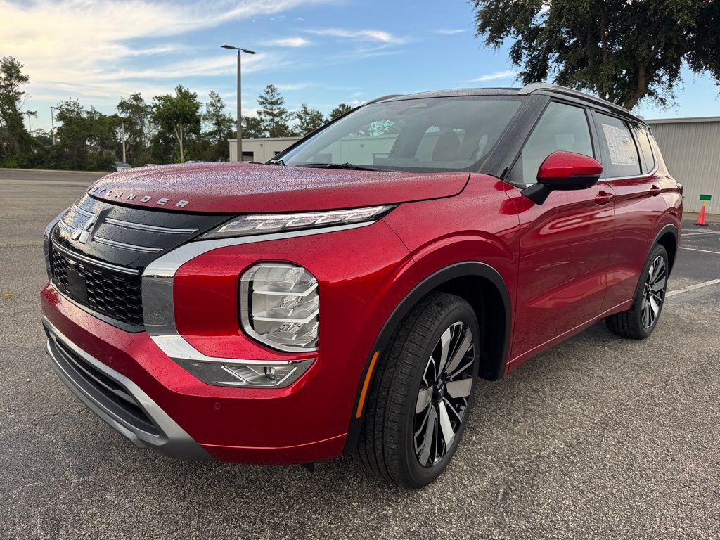 2025 Mitsubishi Outlander SEL photo 3