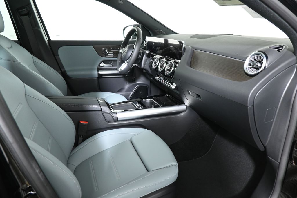 Thumbnail: 2026 Mercedes-Benz GLA - 21