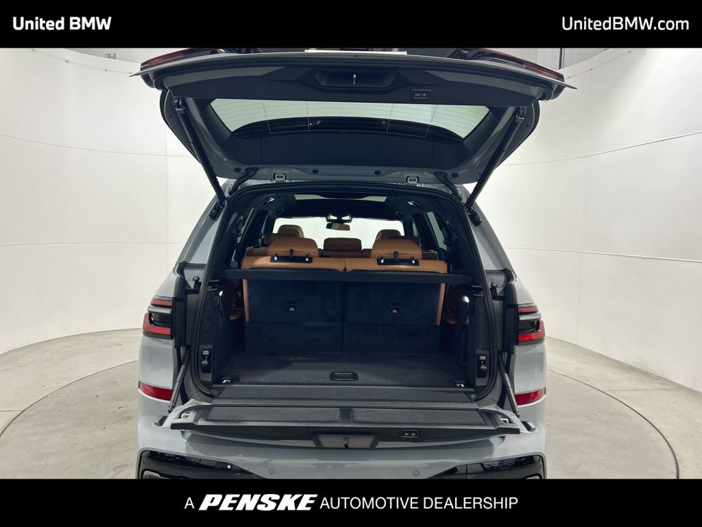 Thumbnail: 2026 BMW X7 - 22
