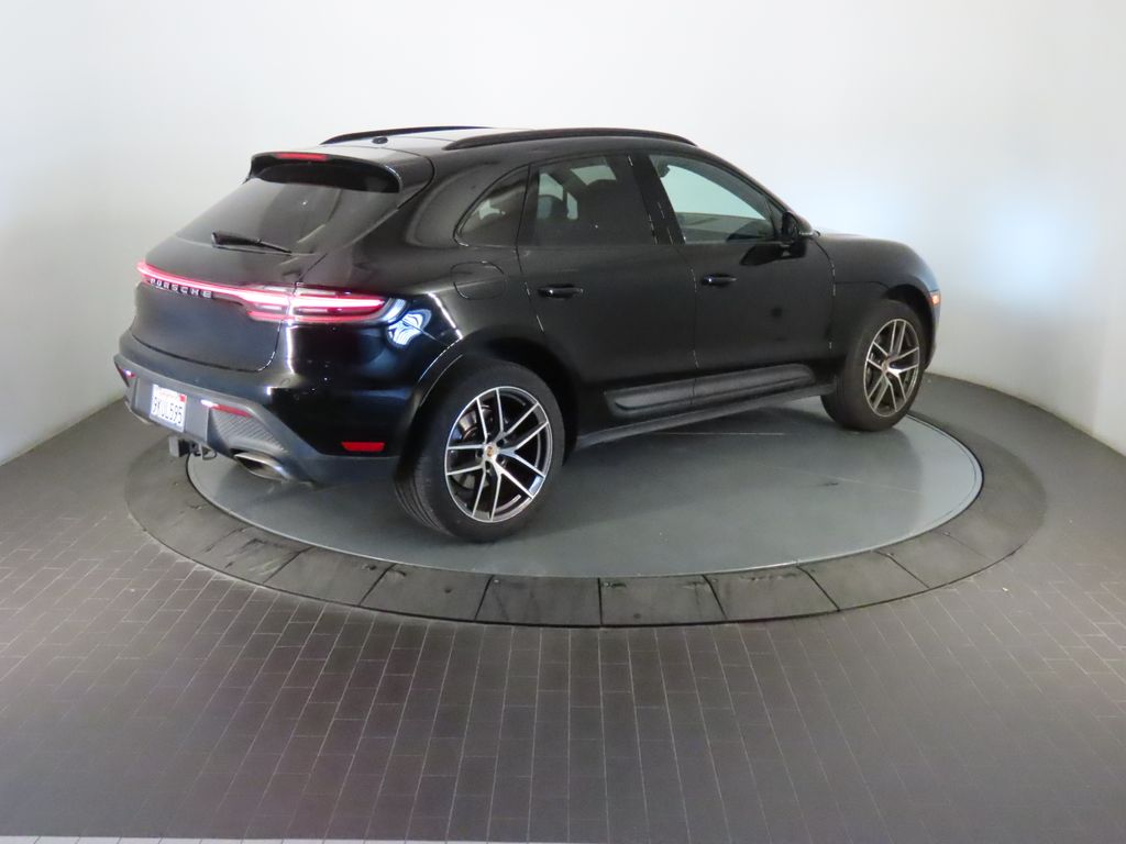 Thumbnail: 2024 Porsche Macan - 7