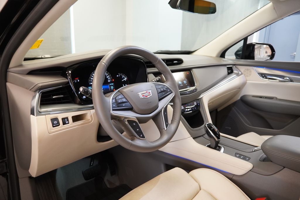 View vehicle photo 7