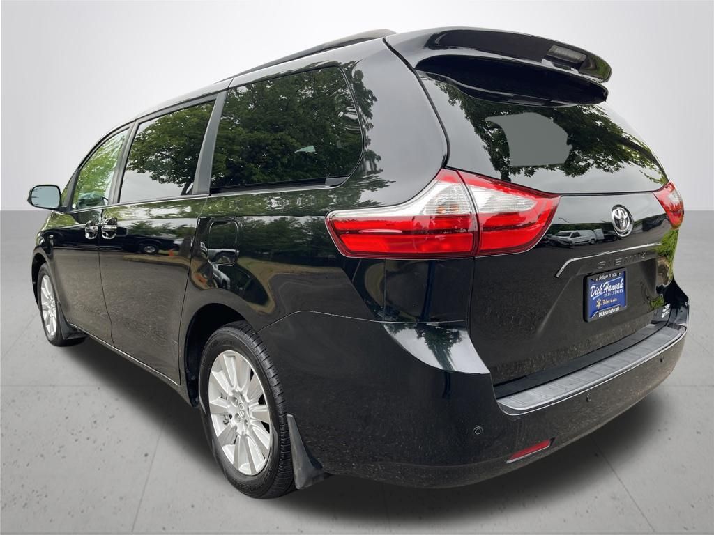 2017 Toyota Sienna XLE