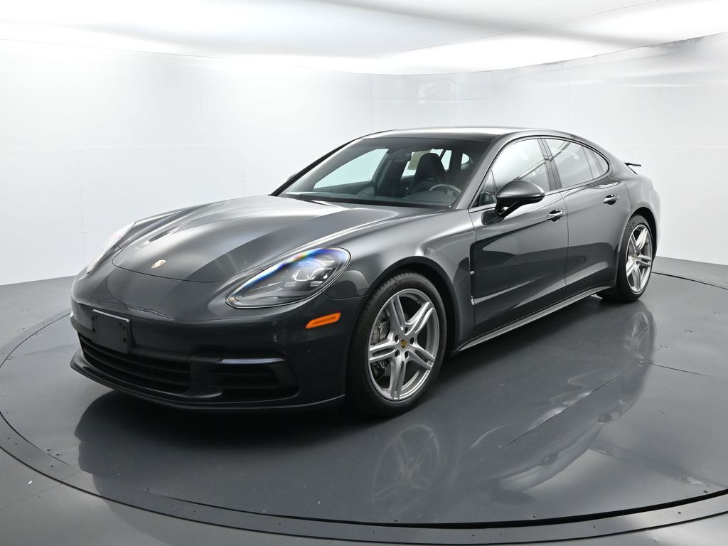 2018 Porsche Panamera 4's photo