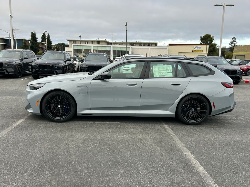 Thumbnail: 2027 BMW M5 - 2