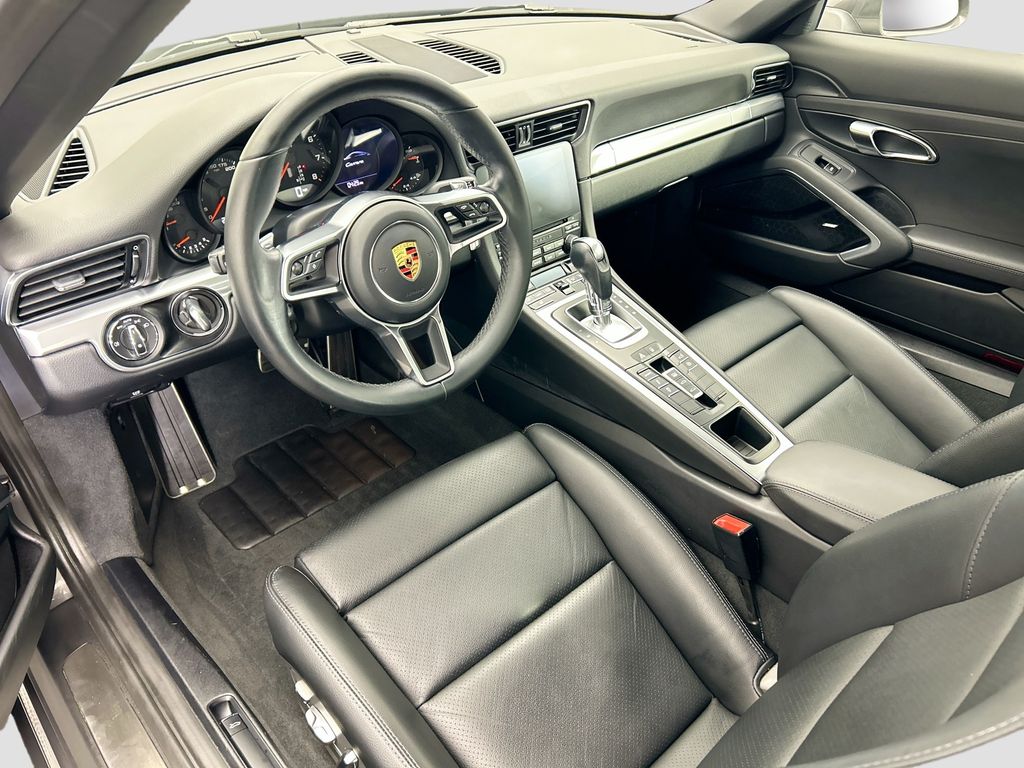 Thumbnail: 2017 Porsche 911 - 4