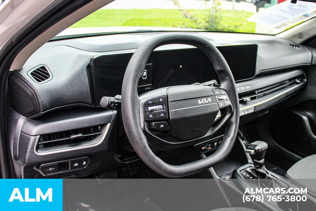 Used 2025 White Kia LXS image 30