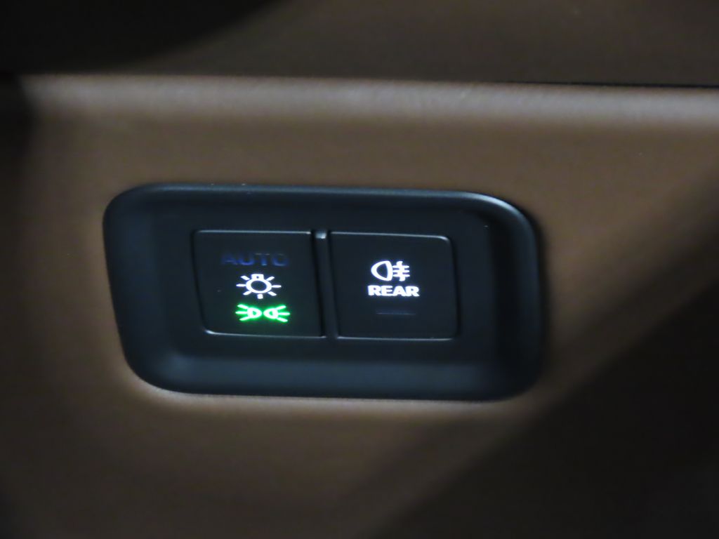 Thumbnail: 2025 Porsche Macan - 23