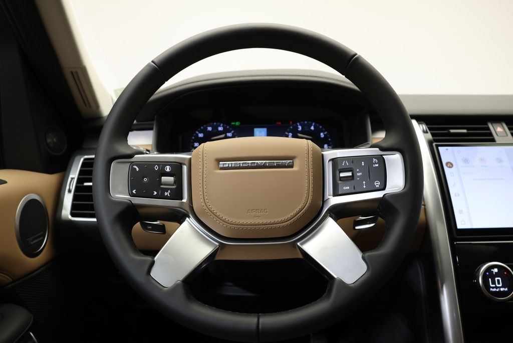 Thumbnail: 2026 Land Rover Discovery - 17