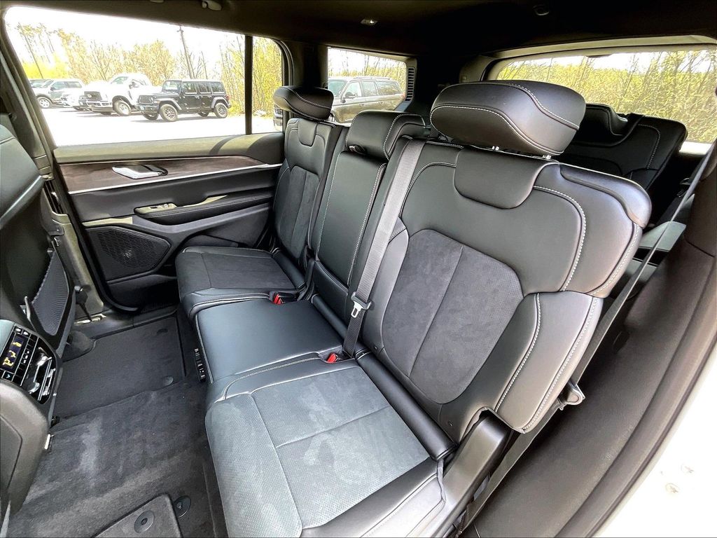 2026 Jeep Grand Cherokee L — photo 14