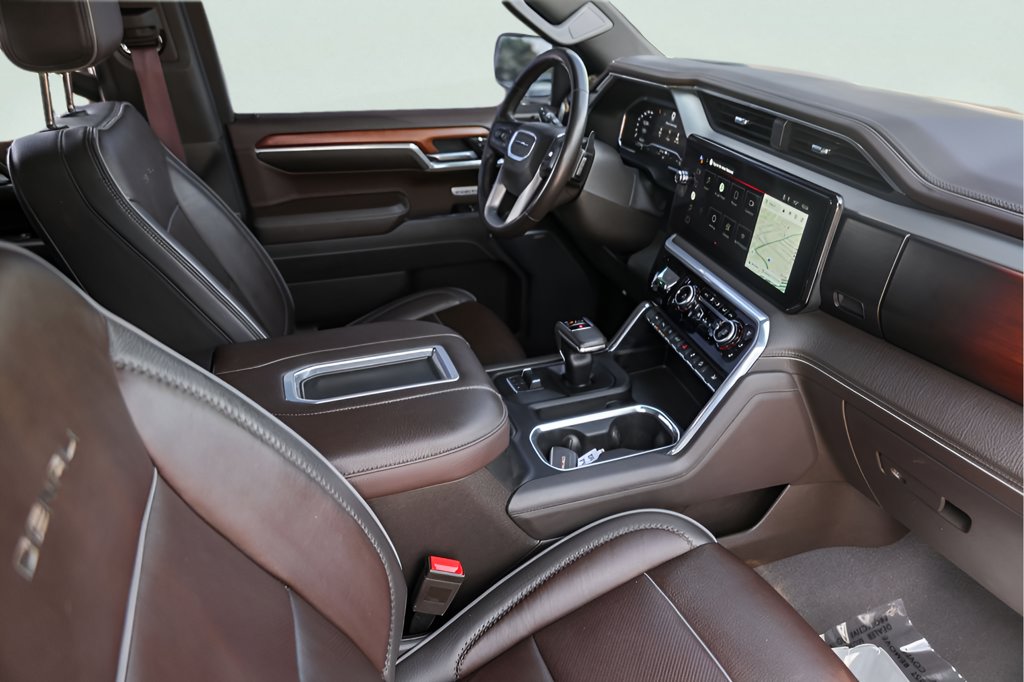 Used 2022 White GMC Denali image 32