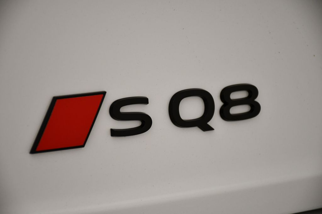 Thumbnail: 2026 Audi SQ8 - 9