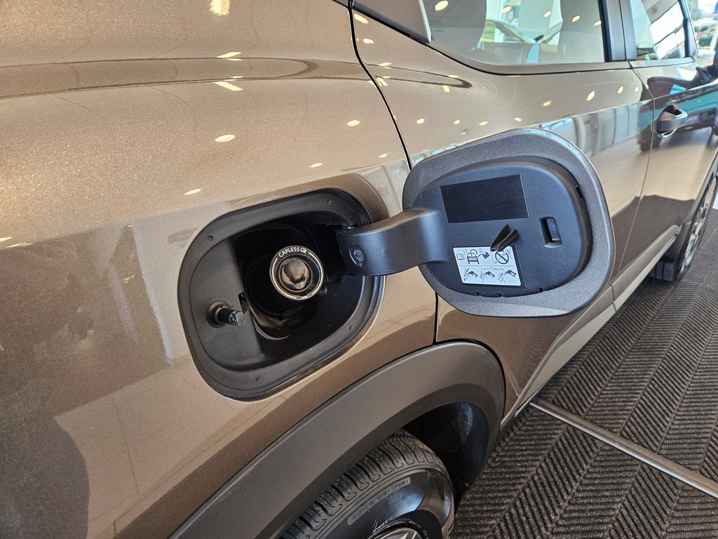 2025 Nissan Kicks S