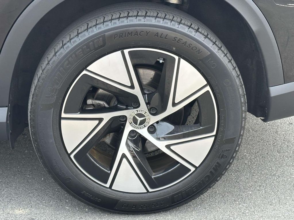 2024 Mercedes-Benz GLC 300 7