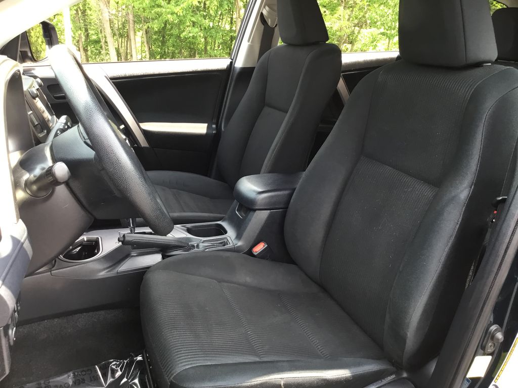 2018 Toyota RAV4 LE 11