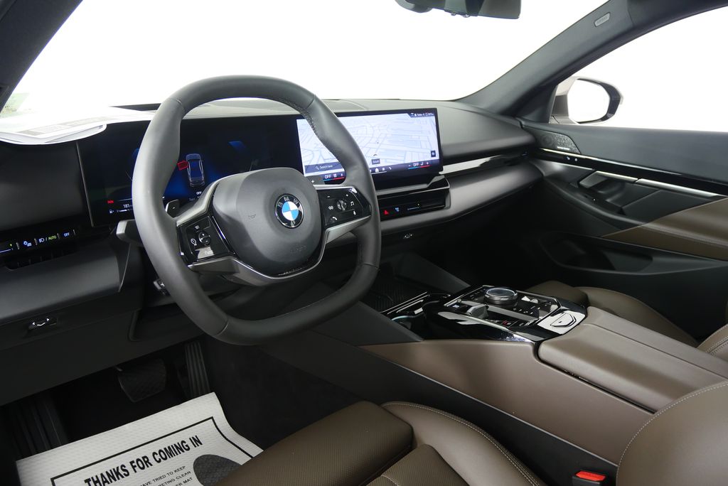 Thumbnail: 2024 BMW 5 Series - 13