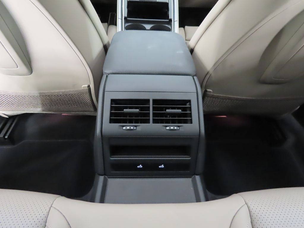 Thumbnail: 2026 Porsche Panamera - 32