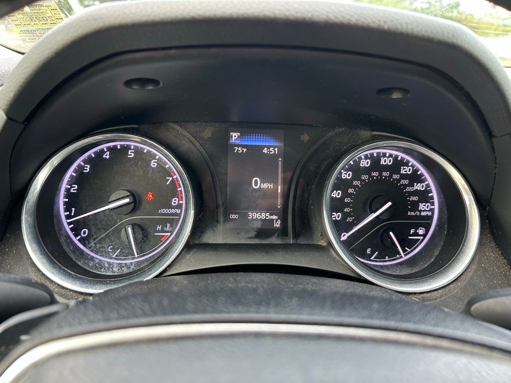 2019 Toyota Camry SE 23