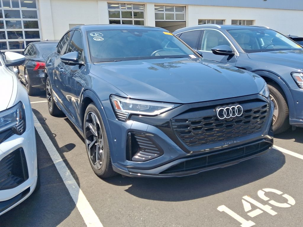 Thumbnail: 2024 Audi Q8 e-tron - 3