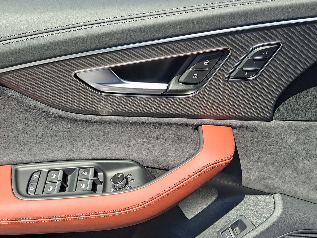 Thumbnail: 2026 Audi SQ7 - 9